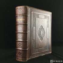 1868年 《圣经》（HY BIBE) 棕色硬皮精装1巨册  书脊烫金、封面压花，三面刷金，极其厚重，是19世纪西方社会所制圣经之佳作，内含彩色多幅彩色地图，实为难得