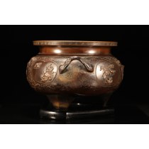 明治时期高肉浮雕花鸟纹饰铸铜三足火鉢重器。
