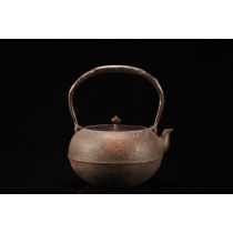 入门级昭和时期（1926-1989）正寿堂铁壶。