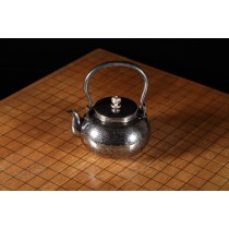 二百年传承堂口，《玉川堂》出品宝珠形状锤起纯手工纯银汤沸，日本真品保证。