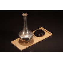 日本古美术【三越制】纯银花瓶，片切彫牡丹图。