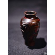 明治时期（1868-1912），【尧山】款紫斑铜错金银涅槃图花瓶。