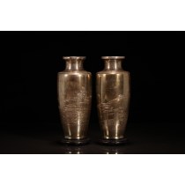 日本纯银，【美？】刻纯银花瓶一对（尺寸高:18.7/直径:8.2cm重量:600g ）