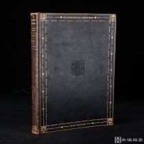 1911年纽约出版《大英百科全书（第11版）》，黑皮精装，封面烫金压花边框，书脊烫金