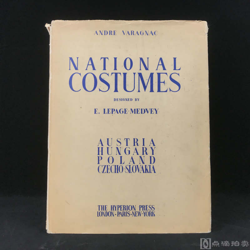 八开本，1939年，《欧洲民族服饰图集》，40幅精美套色版画插图，精装带书衣