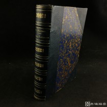 《达拉斯贡港》1890年初版 阿尔丰斯•都德 Alphonse Daudet（法国著名作家，最后一课的作者）皮脊精装本，书口真皮包裹，背面纸面和皮面接缝处有磨损。书脊上下部和书角有磨损。	此书书名页有都德亲笔签赠，书内配有精美插图。此书为都德名作《达达兰三部曲》中的一部，小说成功塑造了主人公达达兰的典型形象。都德采取讽刺的手法、幽默的笔调、浪漫的色彩、独特的风格，把主人公达达兰刻画的活灵活现，淋漓尽致，塑造的无比成功。达达兰至今仍在世界各国脍炙人口，成为一个爱吹牛、好夸口、乱撒谎、而胆小如鼠的典型形象。	
