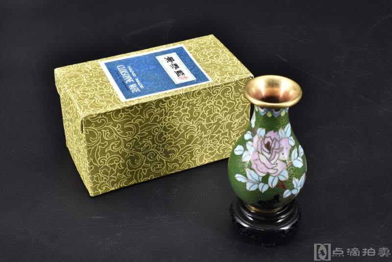 （P7073）日本回流《景泰蓝花瓶》原盒一件 小花瓶  带底座 外壁精美花卉图案 设计独特精美 可做摆件 