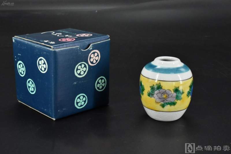 （P5797）九谷祥山作 《日本九谷烧牡丹纹瓶》原盒花瓶一个 釉面透亮 开片 带底款