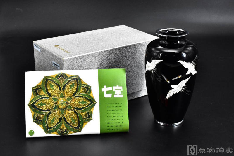 （P7249）《日本七宝烧花瓶》精美花瓶原盒一件 外壁仙鹤图案 釉色亮丽 样式精美 