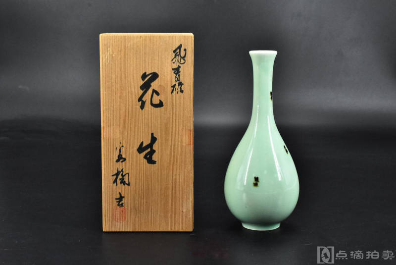 （P7254）日本橘吉制《陶瓷花器》原木盒花瓶一件 飞青瓷 颜色清新 设计精美 日本花道具 底部有款