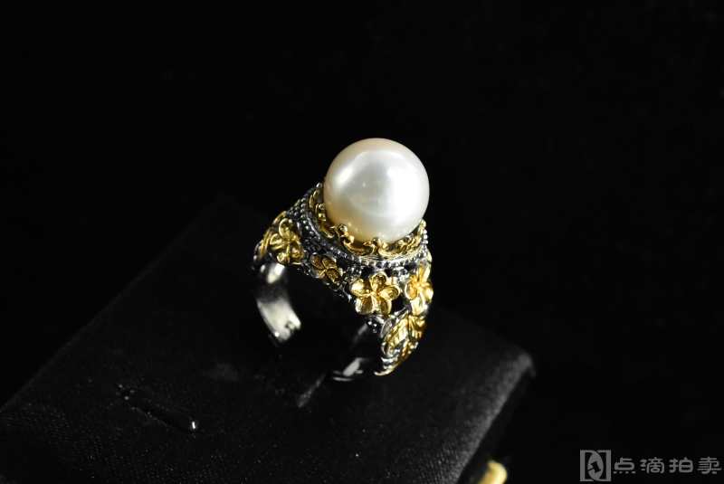 （Vd2135）《纯天然珍珠戒指》一枚 保存完好 手工雕刻工艺 925银托上嵌珍珠