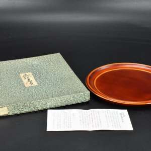 《日本传统工艺飞騨春庆塗漆器》原盒一件 日本漆器圆盘 木胎漆器