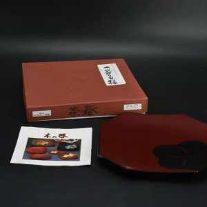 《日本漆器盘子》原盒1件 木胎漆器  八角漆盘