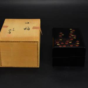 《日本象彦小箱》原盒一件 盖上樱花图案 底部有款 