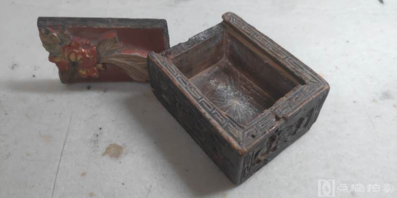 雕花小木盒