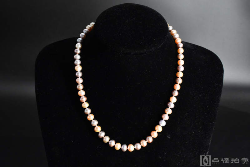 《纯天然珍珠项链》一条  全长46cm
