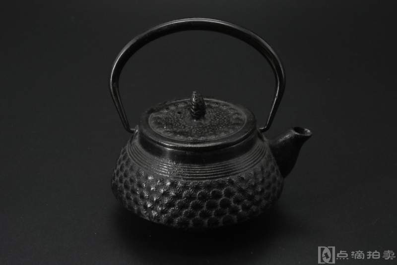 《日本南部铁器》铁壶一个 设计精美