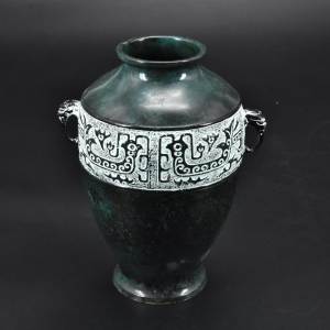 日本购回《精美花瓶》一件 铜制花瓶 