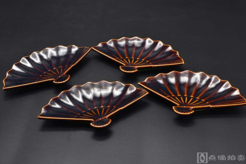 《日本传统工艺陶瓷器》扇形托盘四件 