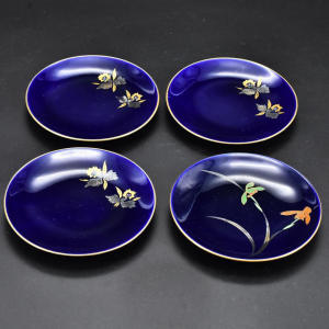 《日本香兰社陶艺品》四件 圆形花纹瓷盘 