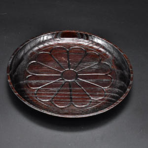 《日本传统工艺漆器》圆盘一件 天然木胎漆器 