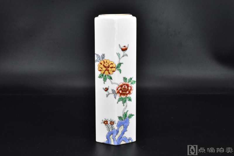 《日本官窑皇室御用深川制陶瓷花瓶》一件 六边形