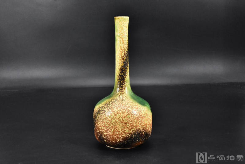 《日本传统工艺陶瓷器》花瓶一件 开片 