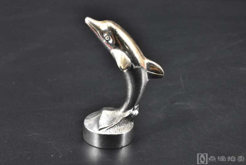 《文镇摆件》一件 金属制 海豚造型 精美别致