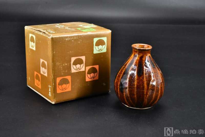 日本购回《小久慈烧陶瓷小花器》原盒一件
