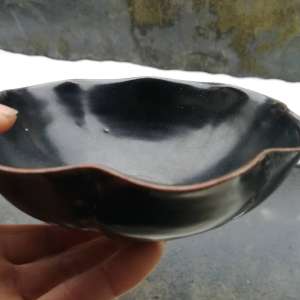 吉州窑黑釉花口碗