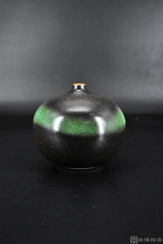 （P8602）日本橘吉制《陶瓷花瓶》一件