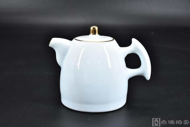 （P8146）《陶瓷茶壶》一件 透光茶壶 陶瓷提钮与壶盖一体 青白色釉