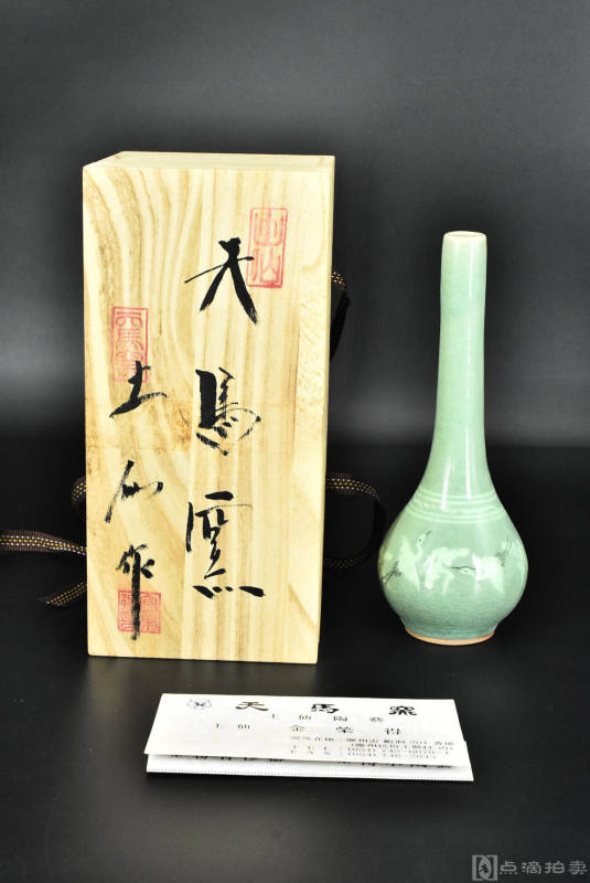 日本购回 韩国庆州天马窑 土仙 金荣得作《高丽陶瓷器》原盒青瓷花瓶1件