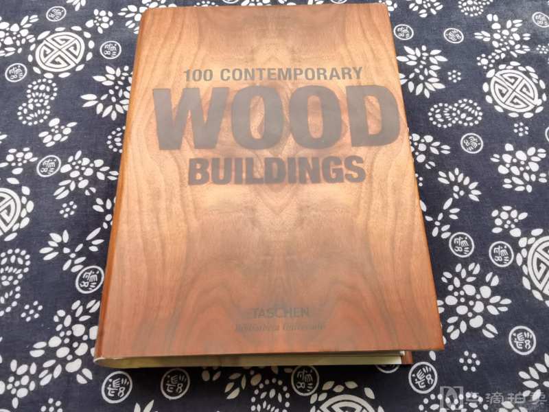 六百三十页巨厚册 《佳木栋宇～零年代以来杰出设计师的木头建筑这本书辑录了当代很多西方建筑师的木结构 木构造的佳作包括住宅 水岸山地住宅博物馆 