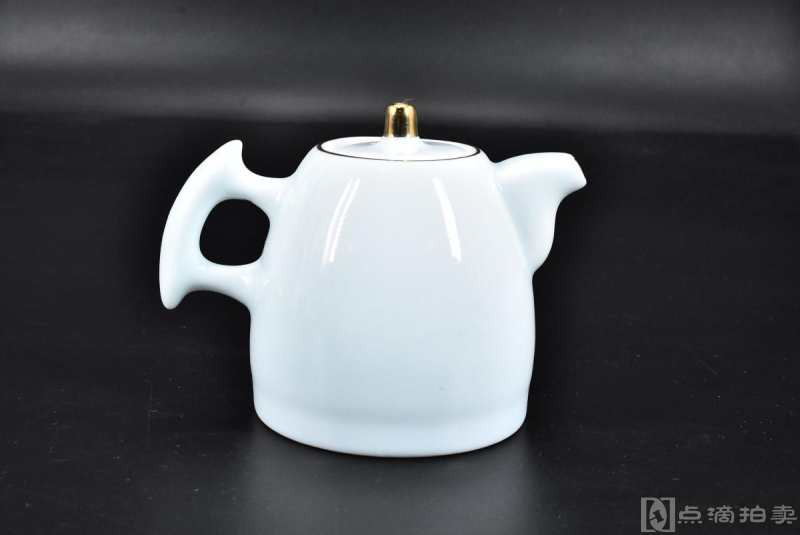 《陶瓷茶壶》一件
