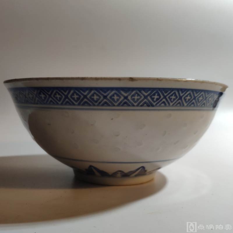 创汇时期，景德镇出口青花瓷碗，底款为“中国景德镇·Made In China”