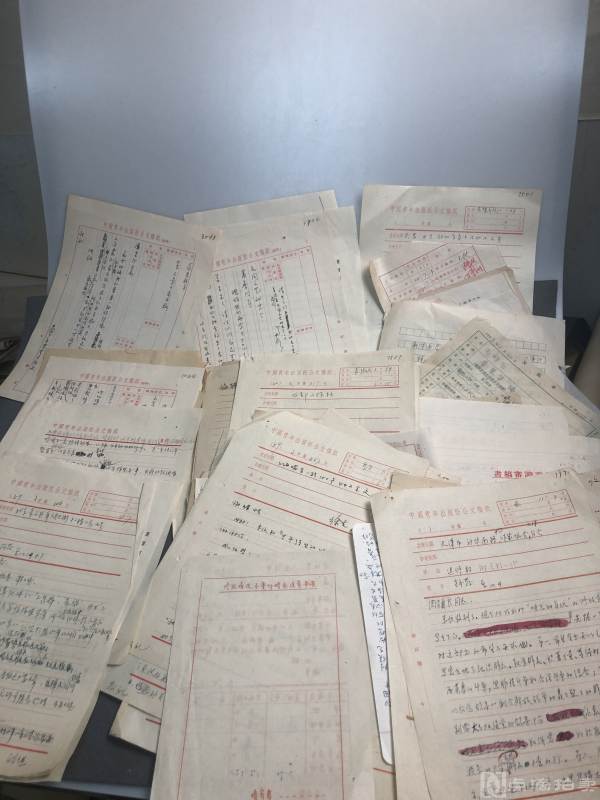 五十年代中国青年出版社公文稿等及资料一批大概四五十张