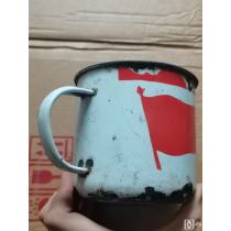 红色收藏搪瓷大茶杯一个